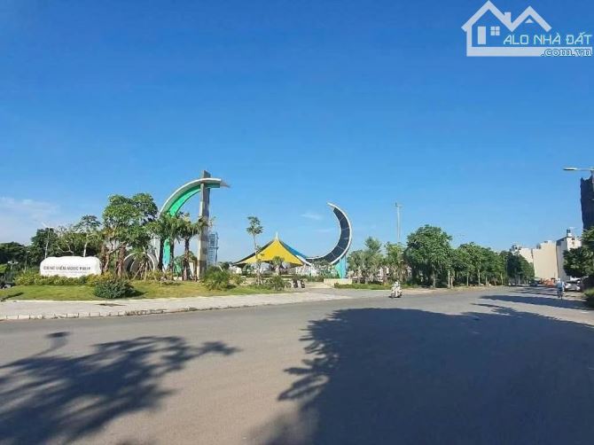 SIÊU HIẾM - HƠN 10 TỶ - 80M ĐẤT VÀNG PHỐ NGỌC THỤY Ô tô vào, MT rộng, ngõ thông các Ngả, K