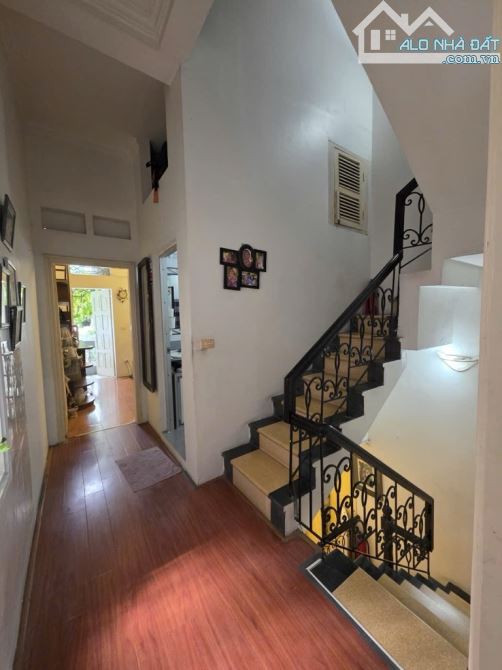 Phố Hoàng Hoa Thám, nhà đẹp 45m2 , 4 tầng, 11.8 tỷ