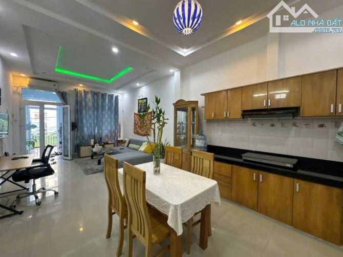 ► Kiệt Ô tô Chế Lan Viên gần Biển Mỹ Khê, 76m2, 3 tầng hiện đại, thoáng