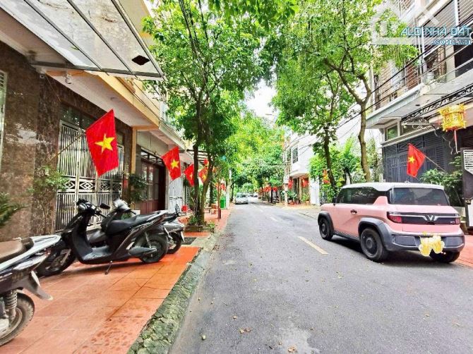 RẺ NHẤT KHU VỰC - BÁN NHÀ PHÂN LÔ VỈA HÈ ĐẤU GIÁ 1Km tới chợ HÀ ĐÔNG - 55M - 5 tầng - DÂN