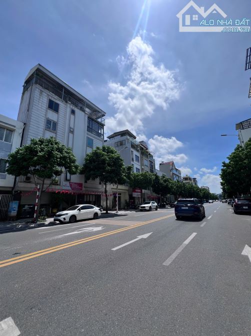 🏡 VIỆT HƯNG- Ô TÔ NGỦ TRONG NHÀ- 6 TẦNG - KHÁCH ĐẦU TƯ GIỮ DÒNG TIỀN ỔN ĐỊNH- GIÁ 7 TỶ NH