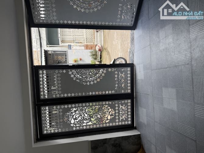 **Nhà mới 3 tầng, BTCT – Đường 8m xe hơi tránh, giá chỉ 3.18 tỷ**