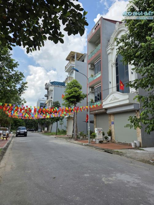 Bán đất bò sơn 3 nhìn vườn hoa dt 72m2 + mt 4m + hướng tây nam giá 8.55 tỷ