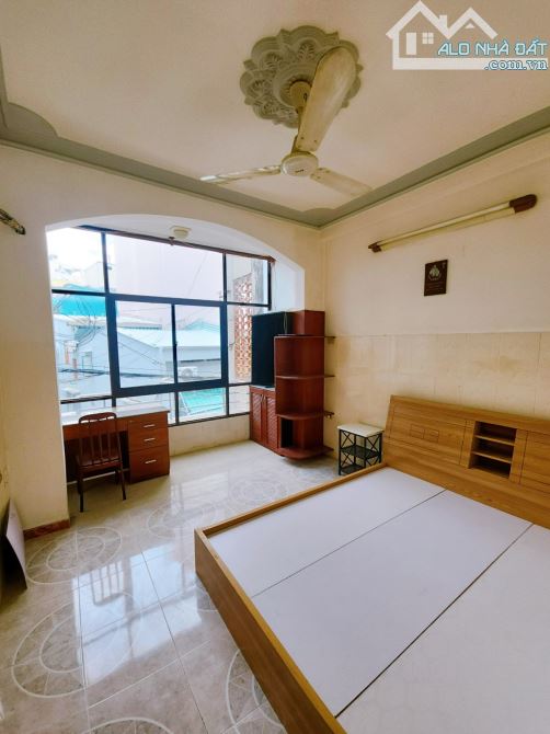 BÁn Nhà Hẻm Ô Tô sát nhà, Đất Thánh P6 Tân Bình Giáp Q.10,40m2,3 tầng chỉ Nhỉnh 5 tỷ