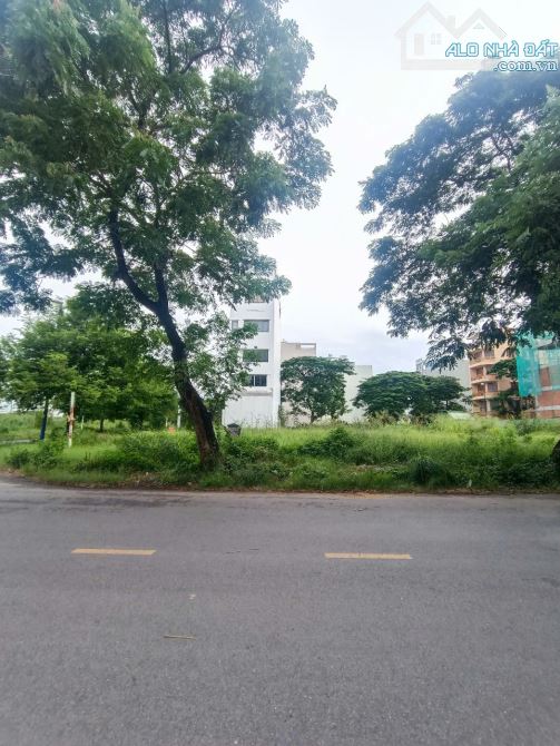 Bán khuôn đất Thạnh Mỹ Lợi, Quận 2, xây Hầm 6 tầng, 10x21.5m, giá 200tr/m2, gần sông.