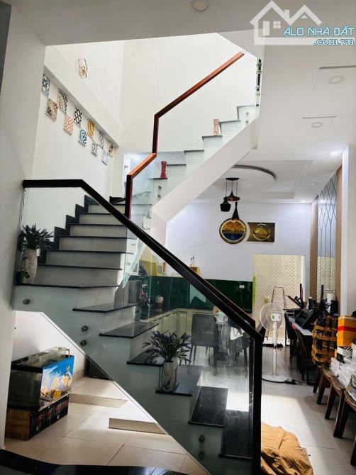 NHÀ ĐẸP 2 LẦU 80M2 3PN 4WC FULL NỘI THẤT SÂN OTO, ĐƯỜNG 38 GẦN CHỢ HIỆP BÌNH, PVĐ