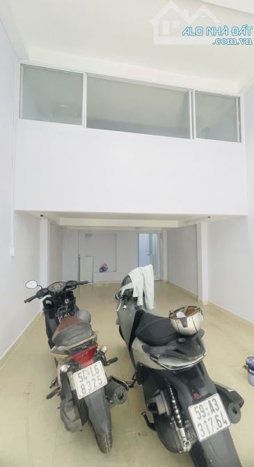 Bán Nhà riêng HXH CMT8- 64 m2 giá rẻ nhất khu vực