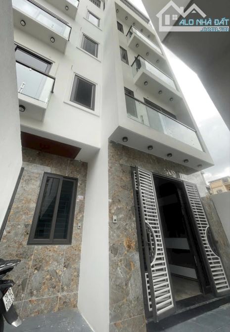 BÁN NHÀ CỰ KHỐI,LONG BIÊN,LÔ GÓC CÓ SÂN ĐỂ XE RIÊNG,DT 31M*6TẦNG GIÁ 5,85TỶ