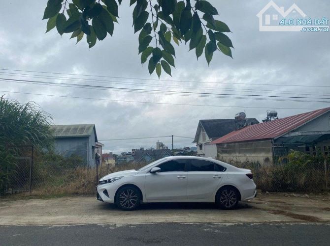 Đất Biệt thự mặt tiền đường KQH Đồi Đông Tĩnh -  P8, Tp Đà Lạt. Gía 22 tỷ - 382m2