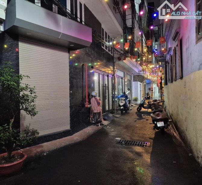Bán nhà mới xây 4PN full nội thất, ngõ rộng gần phố Khương Đình – Thanh Xuân, giá 11
