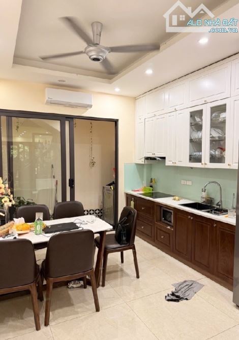 ĐẤT VUÔNG VẮN – Ô TÔ TRÁNH – NGÕ THÔNG –DT: 55M_ MT:4M  GIÁ CHỈ 15 TỶ – KIẾN HƯNG _HÀ ĐÔNG