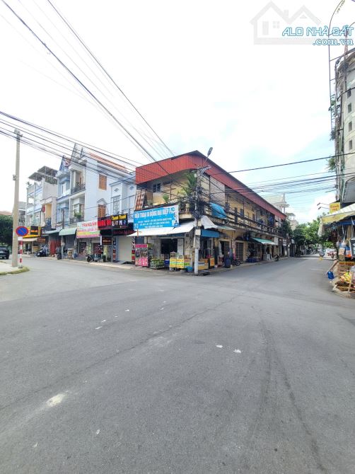 Bán căn góc dãy trọ 1T1L 5x30m, mặt tiền đường 434B p. Bình Hòa kế chợ, thu 30tr/th
