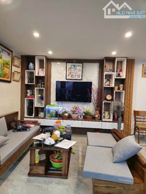 BÁN NHÀ PHỐ HOA LÂM,  LONG BIÊN  , DT 33M , 5 TẦNG , Ô TÔ ĐỖ CỔNG , CHỈ 5,5 TỶ