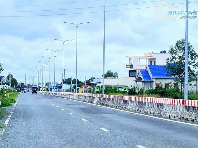 Bán 900m2 thổ cư, mt Tỉnh lộ 830B gần ngã tư Long Canh, Cần Đước. Giá chỉ 12 tỷ thương lượ
