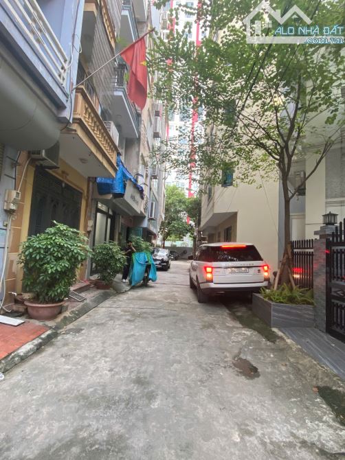 Cho thuê nhà riêng Duy Tân, Cầu Giấy. 24 triệu. DT 55m2, 5 tầng, MT 4m. Ngoc oto, nhà sạch
