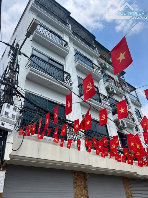 Nhà liền kề Tân Phong - Thụy Phương, 42m2, 5 tầng mới tinh, ô tô 7 chỗ đỗ cửa, ngõ thông