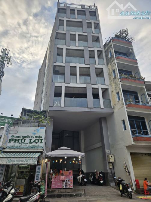 Toà nhà 10 Tầng - Gần Chợ Bến Thành, Q.1 - DT: 7m x 38m - GIá 125 Tỷ - HĐT: 350tr/ Tháng