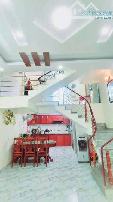 Bán nhà 3 tầng xây độc lập , cạnh chợ lũng hoa đằng hải