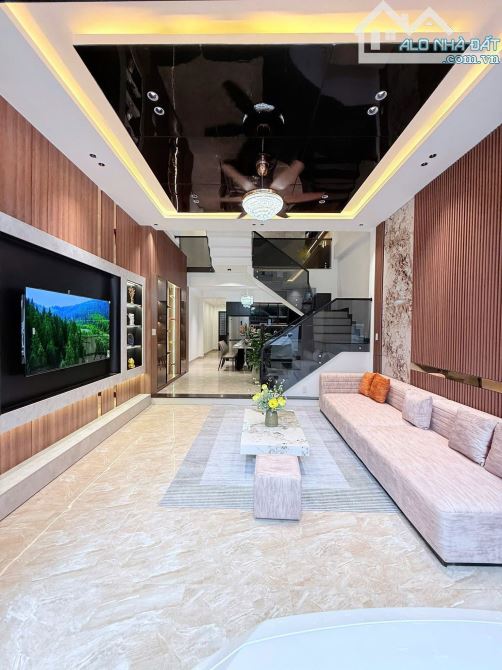 Nhà 3 tầng mặt tiền Trần Kim xuyến - Hoà Xuân gần Cầu Nguyễn tri phương
