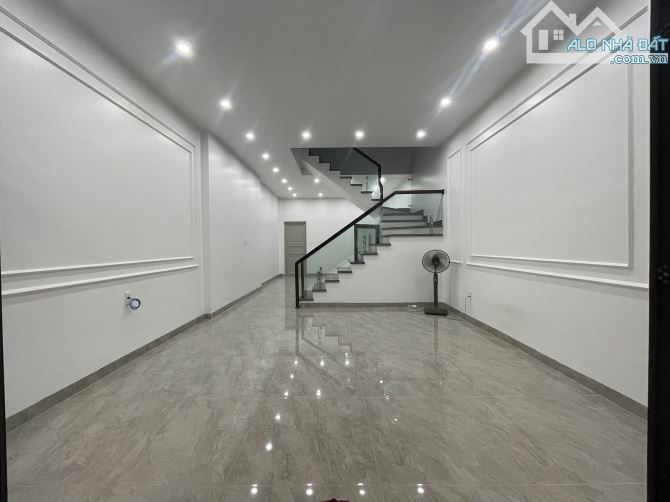 Nhà xây mới 3 tầng tại Trung Hành gần mặt đường Lê Hồng Phong
