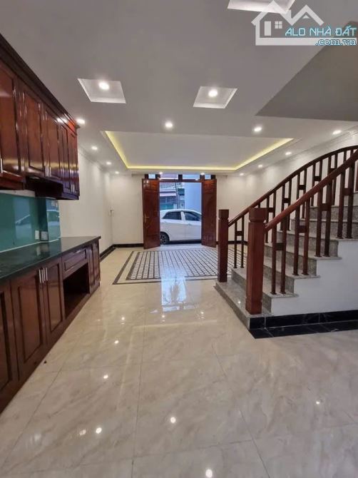 BÁN NHÀ ĐẸP THẠCH BÀN, LONG BIÊN Ô TÔ ĐỖ CỬA – 50M RA PHỐ – FULL NỘI THẤT XỊN