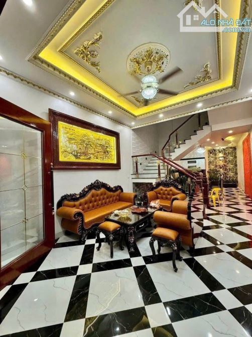 BÁN NHÀ ĐẸP TẠI ĐỒNG CỬA – TRUNG TÂM TP. BẮC GIANG, Ô TÔ TRÁNH NHAU, DT: 70M2, GIÁ: 5.2 TỶ