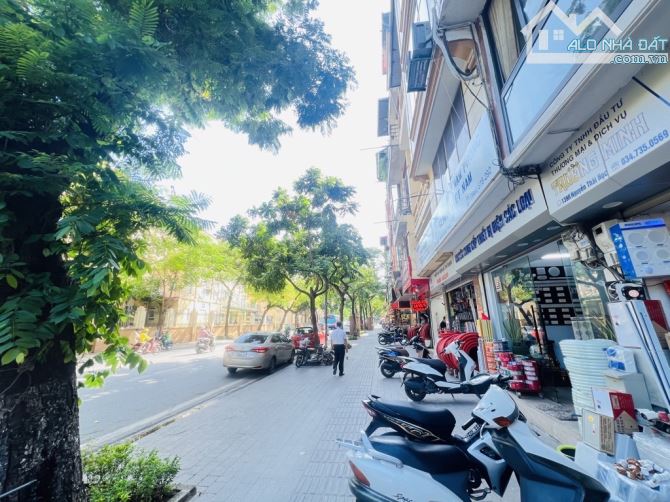 Mặt phố Nguyễn Thái Học - Ba Đình . Vỉa hè rộng , gần Quốc Tử Giám , kinh doanh đa nghành