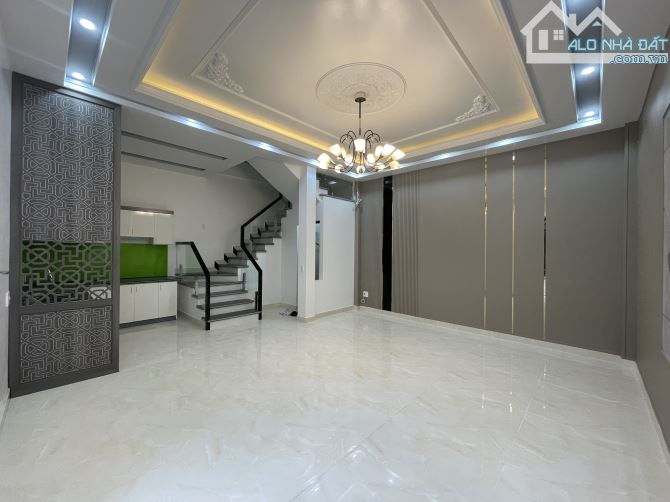 Nhà sân cổng riêng 4 tầng tại Đằng Hải sát khu TĐC vườn hoa