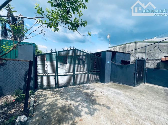 Cho thuê toàn bộ nhà máy độc lập 2500m2 tại Vạn Phúc giá rẻ