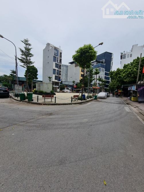 Triều Khúc, ô tô tránh kinh doanh vỉa hè, 75m, 11 Tỷ.