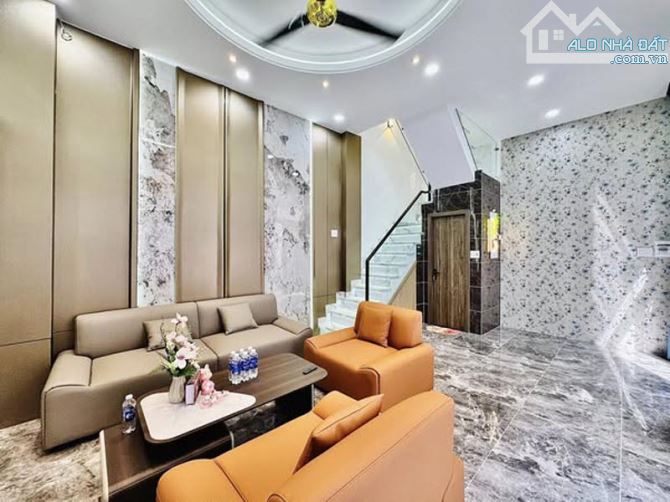 Cơ hội hiếm có ngay trung tâm Tân Bình - Bán đất tặng nhà