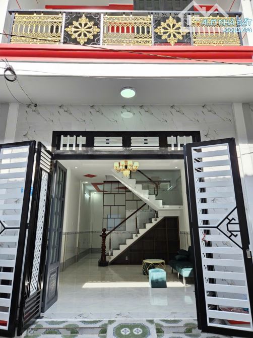 Bán nhà sổ hồng riêng DT 100m2 1 trệt 1 lầu