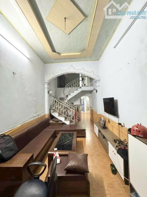 BÁN ĐẤT TẶNG NHÀ – TRẠI CHUỐI, 70m2 chỉ có 2,25 tỉ