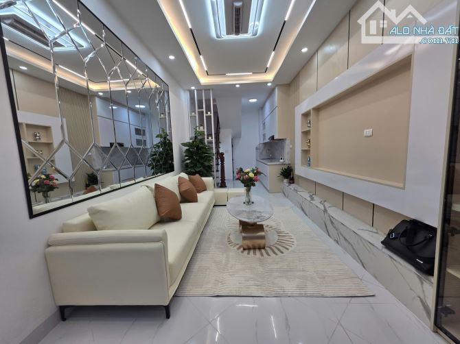 BÁN NHÀ NGÕ THỐNG NHẤT - DIỆN TÍCH THỰC 30M² - GIÁ CỰC SỐC 7.15 TỶ - VỊ TRÍ ĐẮC ĐỊA