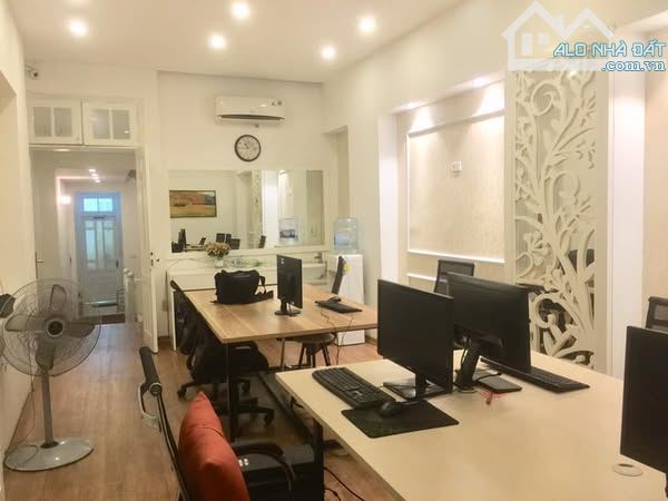 Bán Nhà Mặt Phố Nguyễn Chí Thanh,Quận Đống Đa.38m. Mặt tiền 4.5m. Vỉa hè rộng,KD sầm uất.