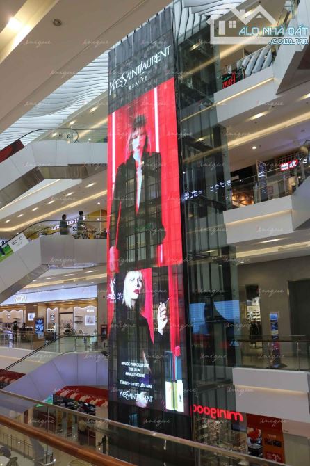 Cho thuê 2 tầng sàn thương mại Metropolis 29 Liễu Giai, 300m2, Mt 20m, giá 320 tr/tháng