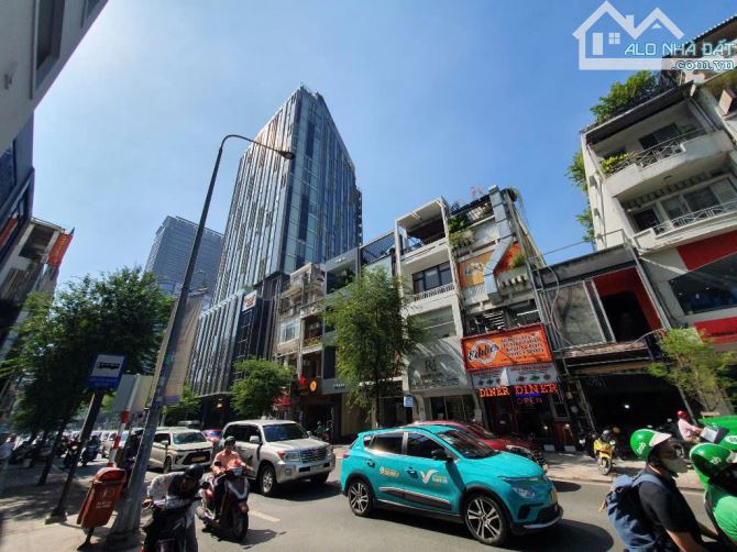 Toà khách sạn chuẩn 3 - sao mặt tiền Bùi Thị Xuân, P. Bến Thành, Q.1 - DT: 600 triệu