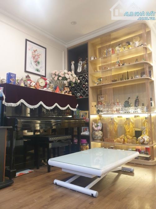 🔥Chung Cư Cao Cấp, Vị Trí Ngay Cầu Vượt Ngã Tư Sở, Lô Góc, DT 96m2, 3PN, Giá 8.88 Tỷ