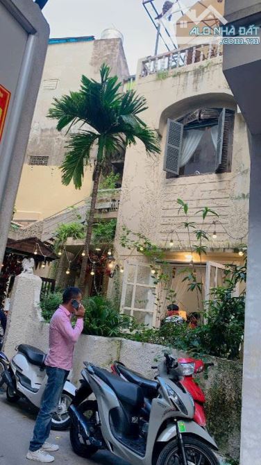 CỔ TÍCH GIỮA THỦ ĐÔ,BIỆT THỰ 3 TẦNG KHU VỰC LÒ ĐÚC, SAU 1 NHÀ RA MẶT PHỐ,ĐANG KINH DOANH C