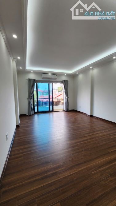 CC BÁN NHÀ RIÊNG PHÙNG CHÍ KIÊN CẦU GIẤY, số 16 ngõ 93 MỚI XÂY - THANG MÁY - 6 TẦNG