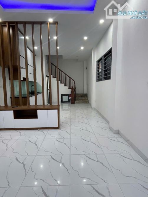 MỸ ĐÌNH 35m2 - DÂN XÂY -  LÔ GÓC 2 MẶT THOÁNG – GẦN Ô TÔ, BẾN XE - TẶNG FULL NỘI THẤT –