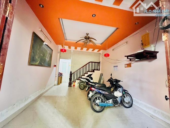 Bán nhà phố Trần Cung, Cầu Giấy dân xây, ô tô vào nhà, 66m2, 5 tầng, 15.6 tỷ