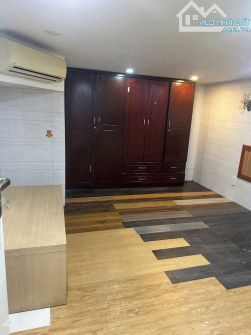 3PN, 2wc. Nhà nguyễn Chí Thanh, Q10. DT: 3.5x14m, 1 lầu. Giá 13 triệu
