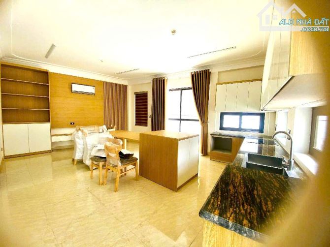 SIÊU VIP LỆ MẬT VIỆT HƯNG, NHÀ MỚI, LÔ GÓC 46 M², 6 TẦNG THANG MÁY, Ô TÔ VÀO NHÀ.