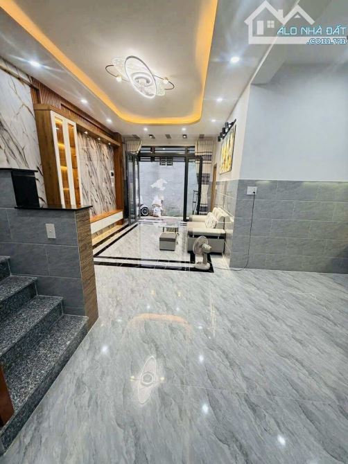 NHÀ LÔ GÓC HIẾM – HOÀI THANH, Q8 – NGANG GẦN 6M NỞ HẬU CỰC 3PN – 2WC – BAN CÔNG – GIÁ 4.5T