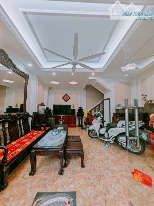 Bán nhà Xuân Đỉnh, 40m x 5 tầng, lô góc thoáng sáng, ngõ thông 3,8m, ô tô, gần công viên