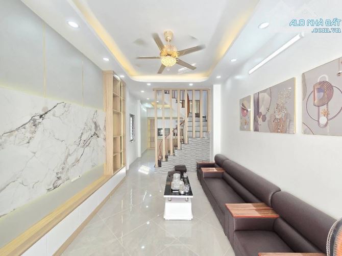 BÁN NHÀ ĐẸP DƯỢC SĨ KIM GIANG - DT 42M - 5 TẦNG - MT 5M - 20M RA ÔTÔ ĐUA NHAU CHỈ 6.35 TỶ