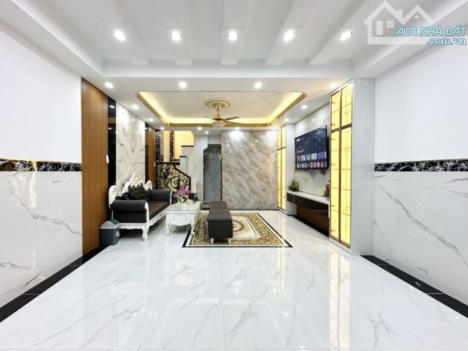 NHÀ ĐẸP TÂN CỔ ĐIỂN QUẬN 3 - 5 TẦNG - THANG MÁY, FULL NỘI THẤT - Ô TÔ TRÁNH