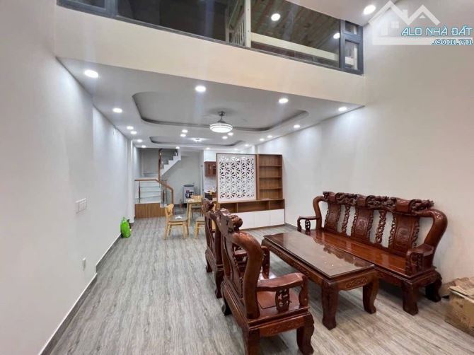 Nhà Nb Phạm văn Đồng dt 64m2 T1L 3pn giá có hơn 4 tỷ