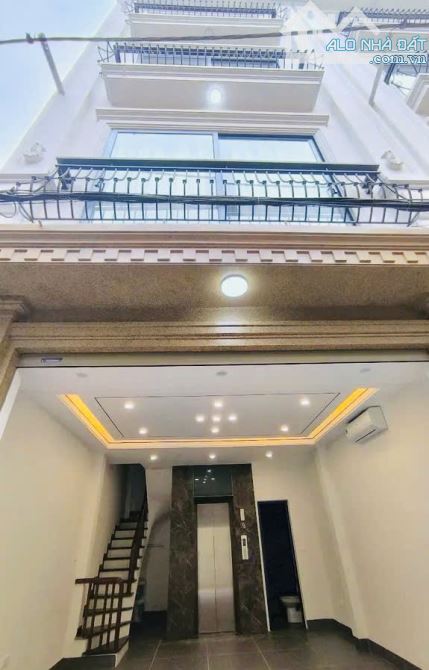 View KĐT Khai Sơn - Phố Ngọc Thụy, Nhà đẹp Thang Máy 6Tầng - VF9 Quay đầu, Giá Đầu Tư F1